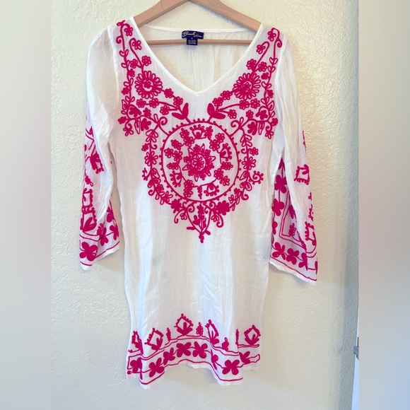 Other - 🩷Coverup 🩷Embroidered Floral - White and Fushia. Size S